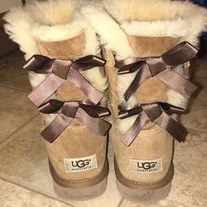 UGGS WOMANS SIZE 7 BRAND NEW